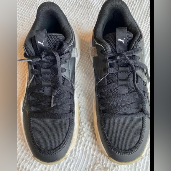 Puma Black Sneakers Sleek Design Comfort - Picture 3 of 8